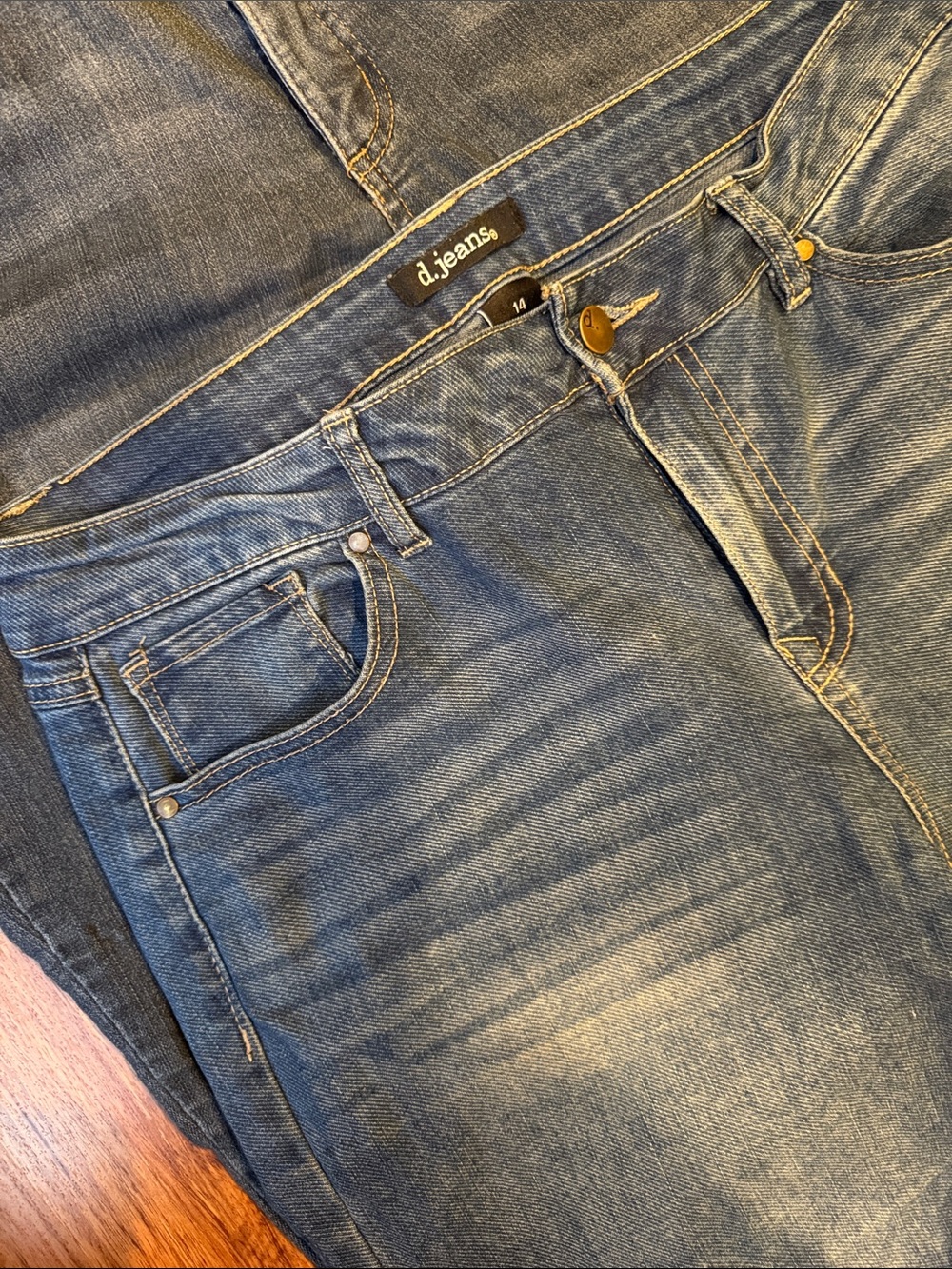 A lot of 2 Women’s Blue Denim Jeans - Classic Mid Wash size 14 - Picture 4 of 9